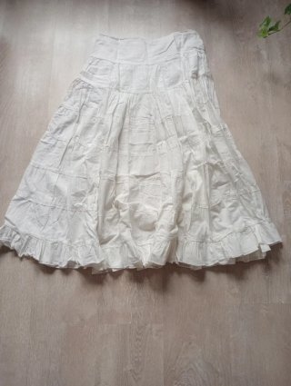 Falda larga blanca volantes