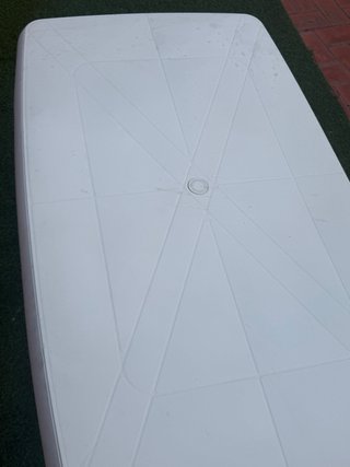Mesa de plástico desmontable blanca