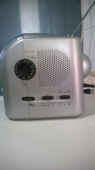 TV B/N + Radio AM/FM Stevenson Compacta
