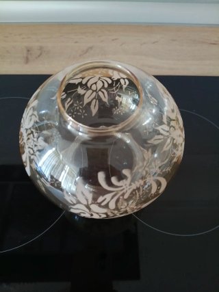 Pantalla de cristal con flores