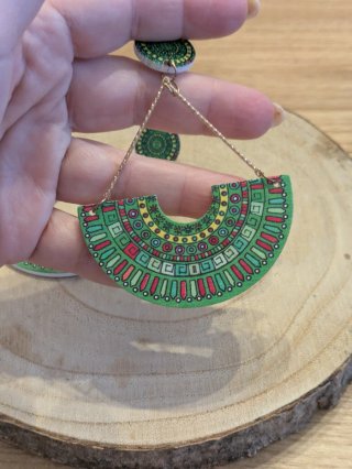 Pendientes colgantes de madera con diseño