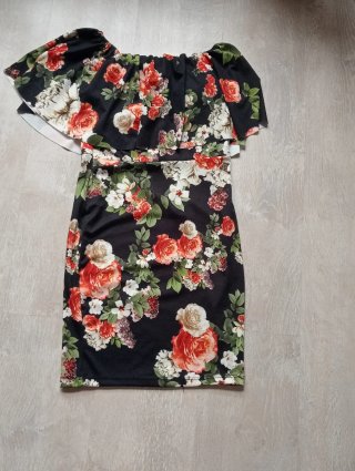 Vestido negro estampado floral