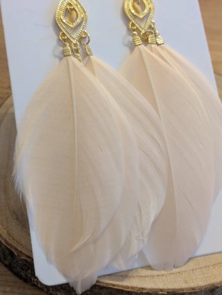 Pendientes largos plumas dorados