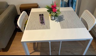 Mesa y 2 sillas