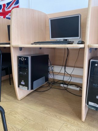 10 postazioni per informatica, biblioteca o ufficio