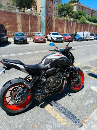 Yamaha MT-07 2020 A2 Blanca negra y naraja
