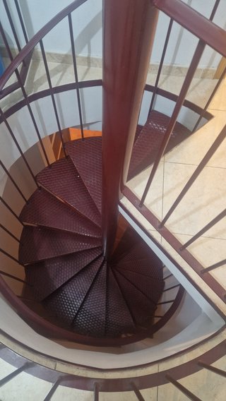 Escalera de caracol metálica