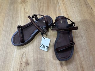 Sandalias Zara Marrones