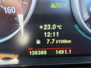 BMW 520d volante a la derecha