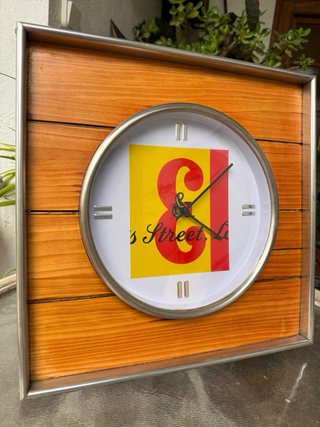 Reloj J&B