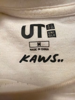 Camiseta Kaws Uniqlo Talla M