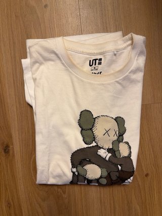Camiseta Kaws Uniqlo Talla M