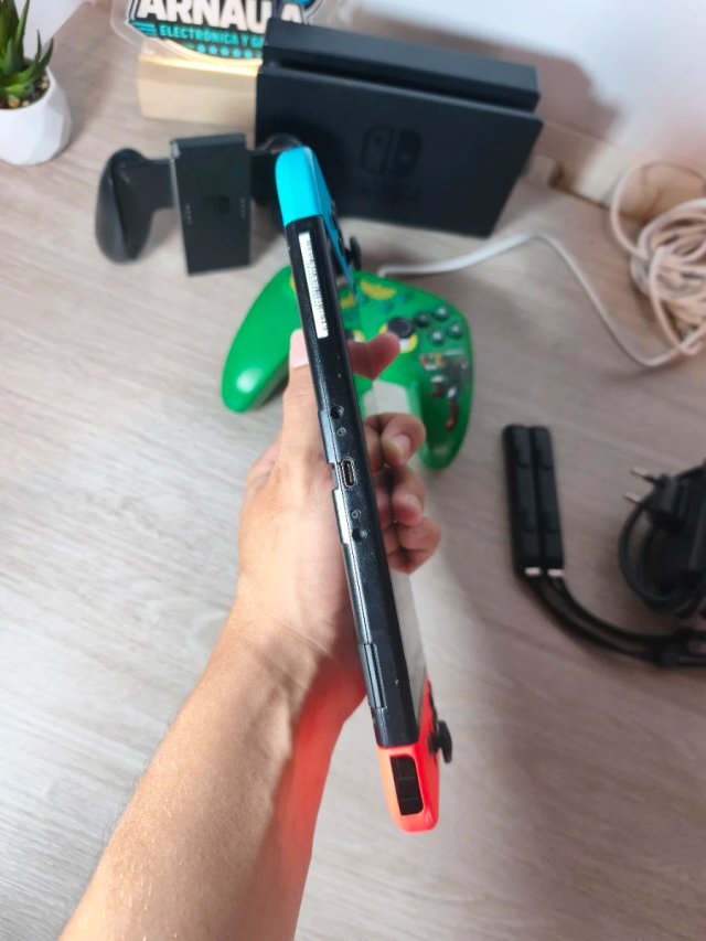 Nintendo Switch + Mando y Accesorios