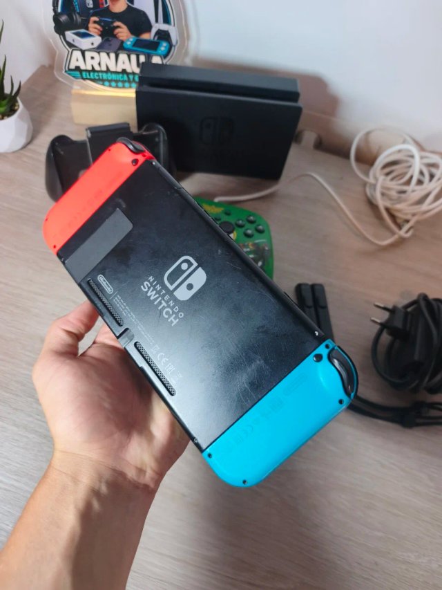 Nintendo Switch + Mando y Accesorios