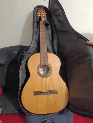Guitarra Clásica AlBéniz 4/4 con Funda
