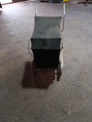 Carrito de bebé Arrué antiguo