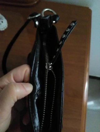 Borsetta nera piccola con borchie