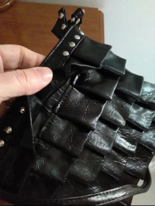 Borsetta nera piccola con borchie