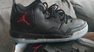 Zapatillas Nike Jordan Negras y Rojas