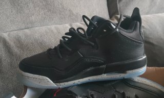 Zapatillas Nike Jordan Negras y Rojas