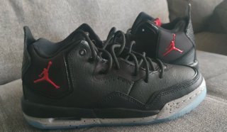 Zapatillas Nike Jordan Negras y Rojas