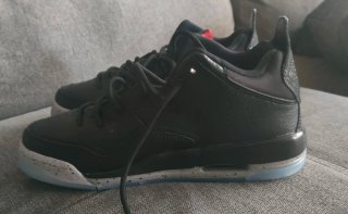 Zapatillas Nike Jordan Negras y Rojas