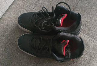 Zapatillas Nike Jordan Negras y Rojas