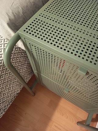 Mesitas de noche IKEA metálicas Nikkeby