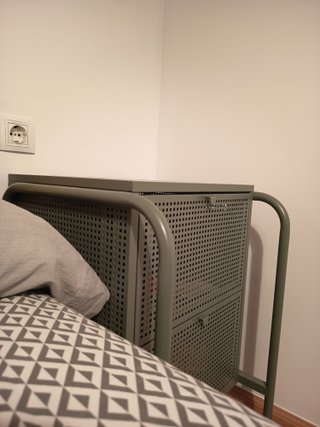 Mesitas de noche IKEA metálicas Nikkeby