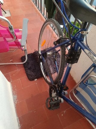 Bicicleta azul todo perfecto