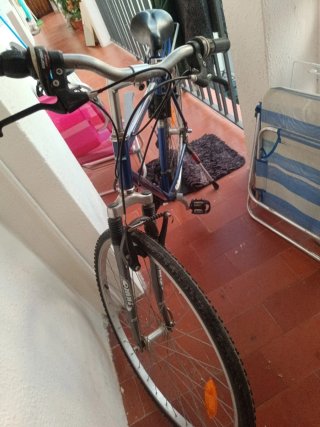 Bicicleta azul todo perfecto
