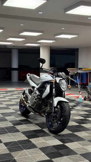 Suzuki Gladius 650 A/A2