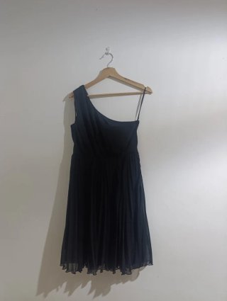 Vestido negro asimétrico