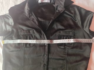 Blusa negra satinada talla M