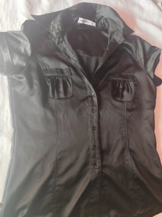 Blusa negra satinada talla M