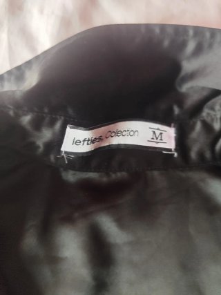 Blusa negra satinada talla M