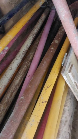 Puntales de obra metálicos