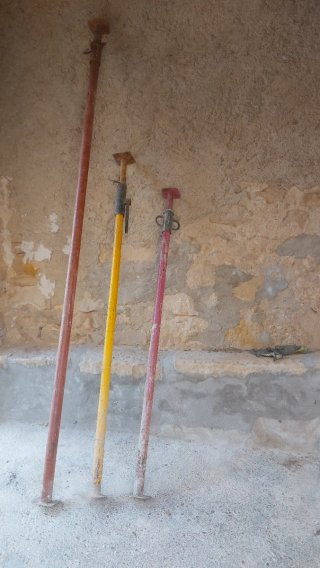 Puntales de obra metálicos