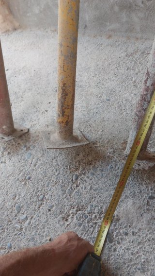 Puntales de obra metálicos