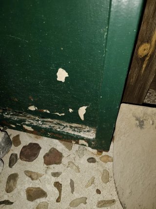 Puerta de hierro forjado verde
