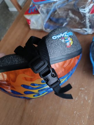 Casco y protecciones infantiles Kidzamo A ESTRENAR