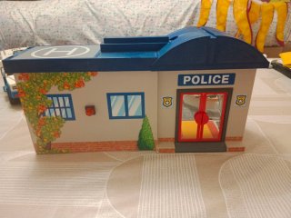 Cárcel Playmobil con figuras y accesorios