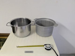 Set pentole in metallo e acciaio