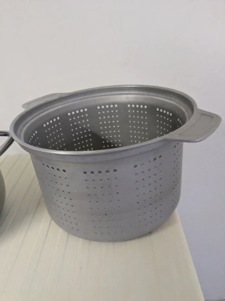 Set pentole in metallo e acciaio