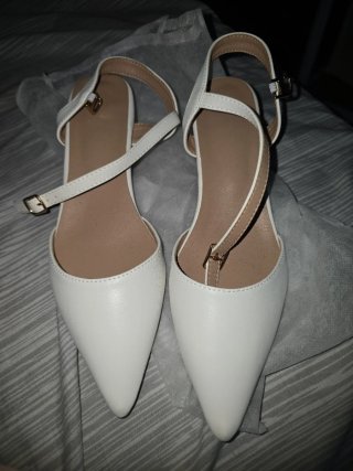 Zapatos de tacón blancos