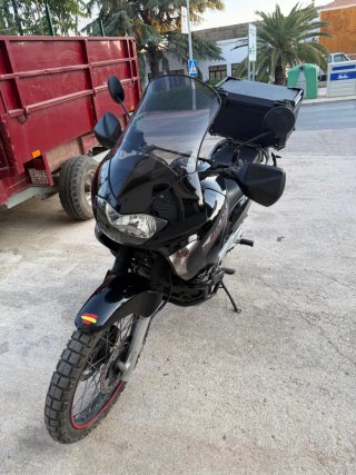 Honda Transalp 650 XLV Negra