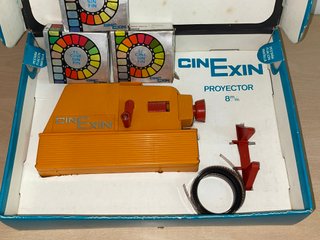 Cinexin Proyector Cine 8 m/m Ref 0800 +4 Peliculas