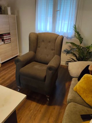 Sillón de tela gris, 6 meses de uso