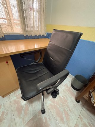 Mesa de estudio y silla madera