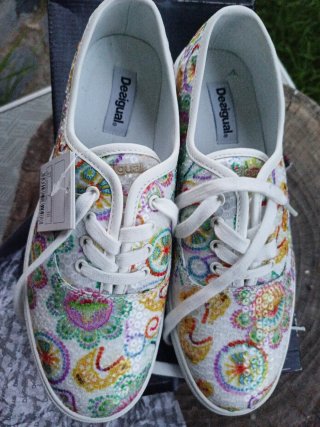 Bambas Desigual estampadas multicolor,sin estrenar